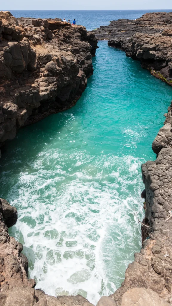 Jaskinia Blue Eye w zatoce Buracona na Wyspach Zielonego Przylądka