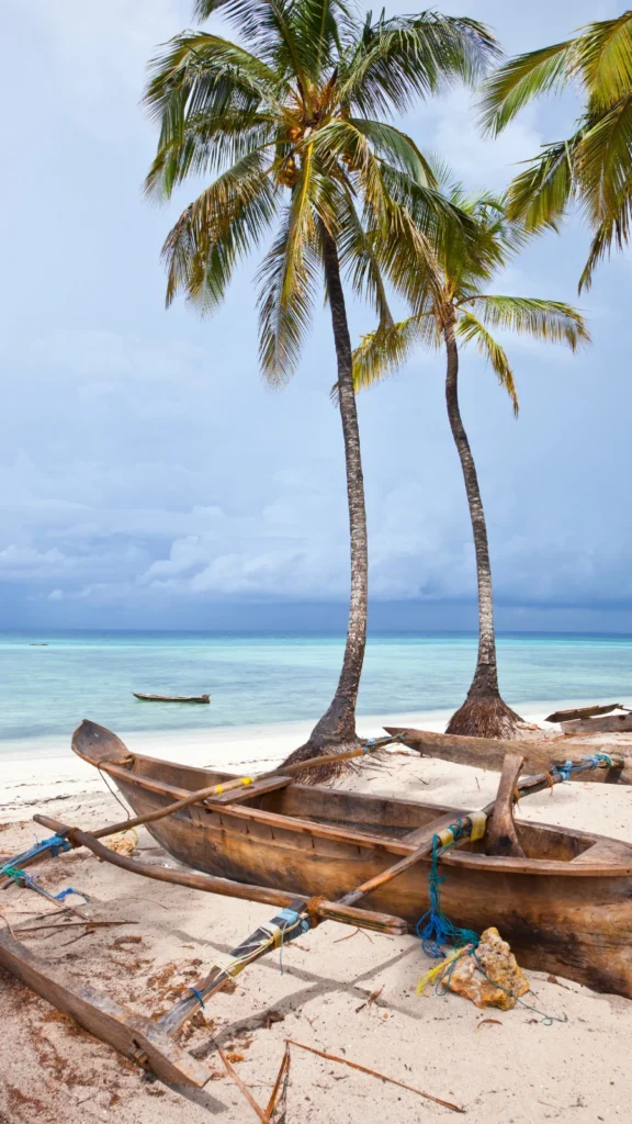 Tradycyjne łodzie rybackie na Zanzibarze