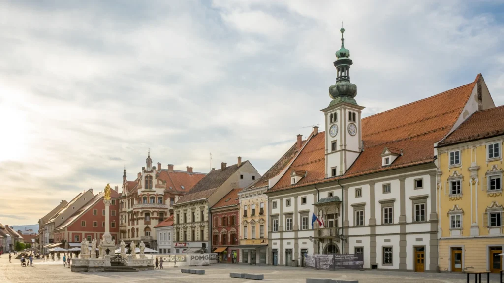 Starówka z ratuszem w Mariborze, Słowenia