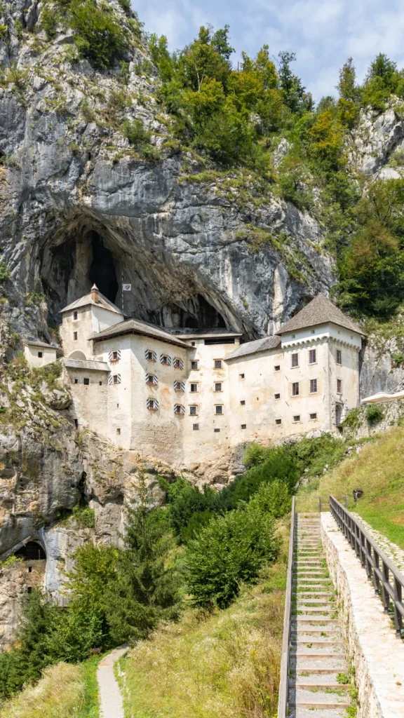 Zamek Predjama - twierdza w skale, Słowenia